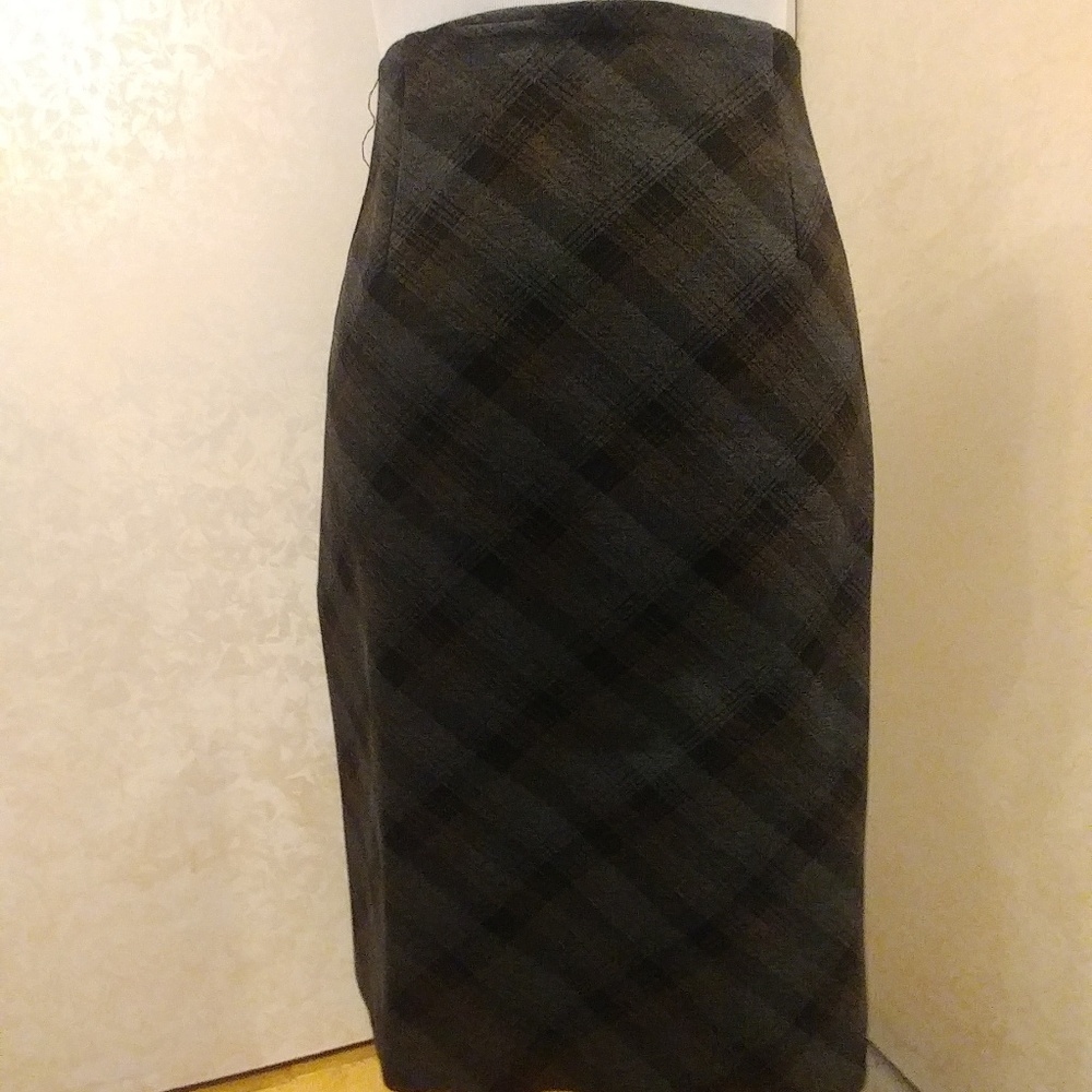 Pencil skirt with elastic waist